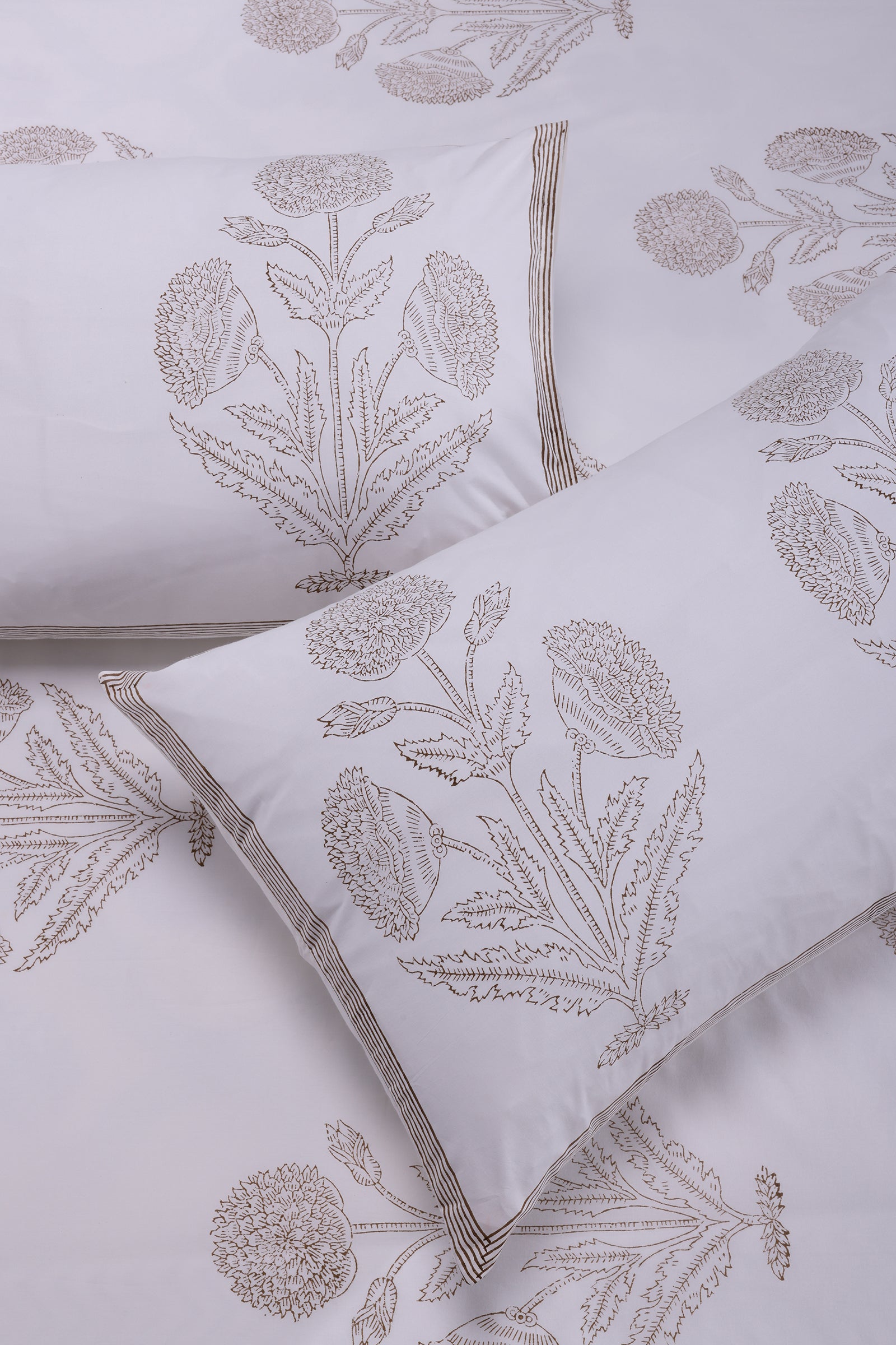 Blooming Phool Beige Cotton Percale Bedsheet - shahenazindia