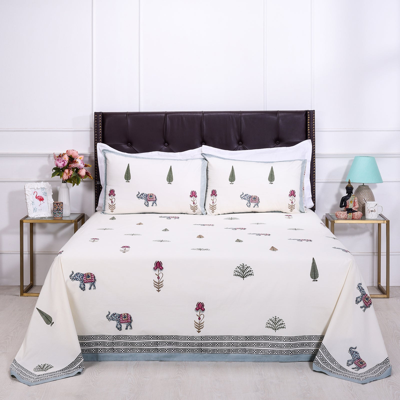 Gajgamini Cream Cotton Percale Bedsheet - shahenazindia