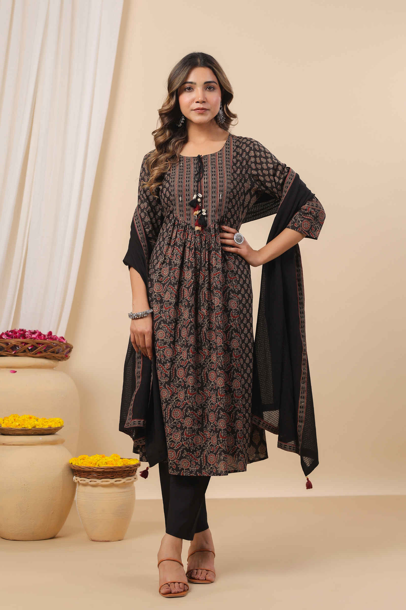 Kilf Sunehri Noir Black Kurta Pant And Dupatta Set