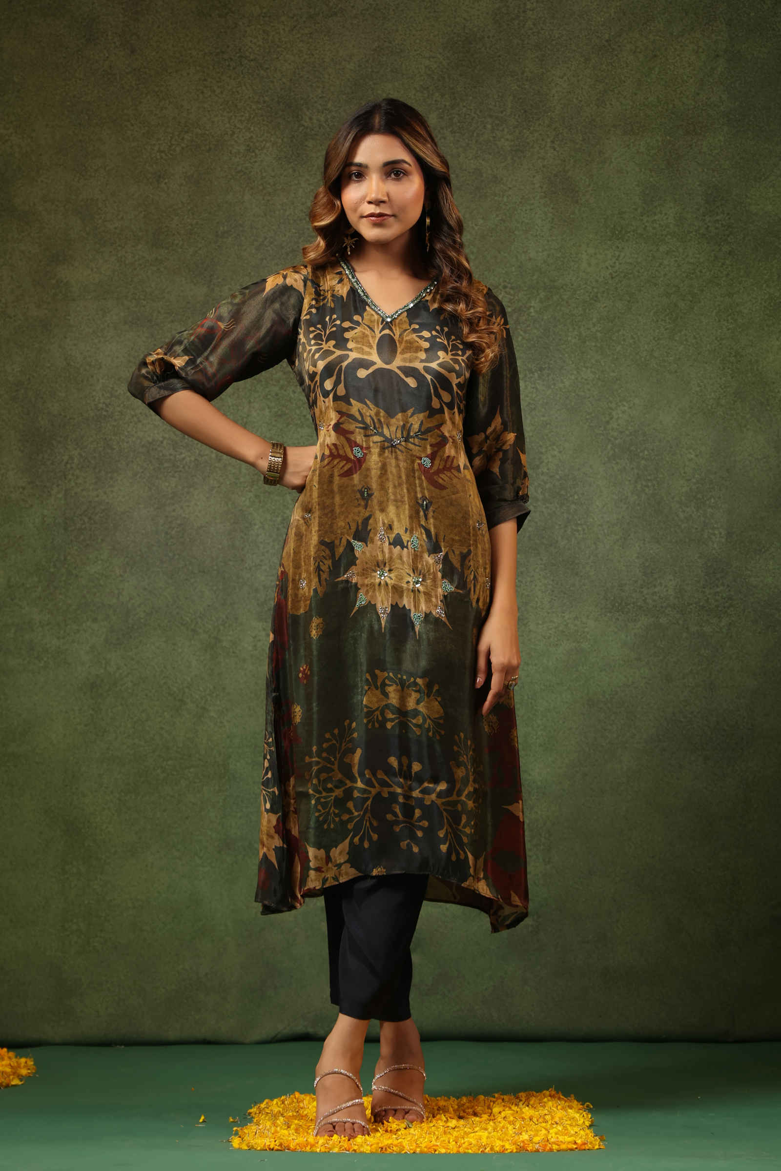 Muneer Gulbadan Ebony Kurta Set with Pant