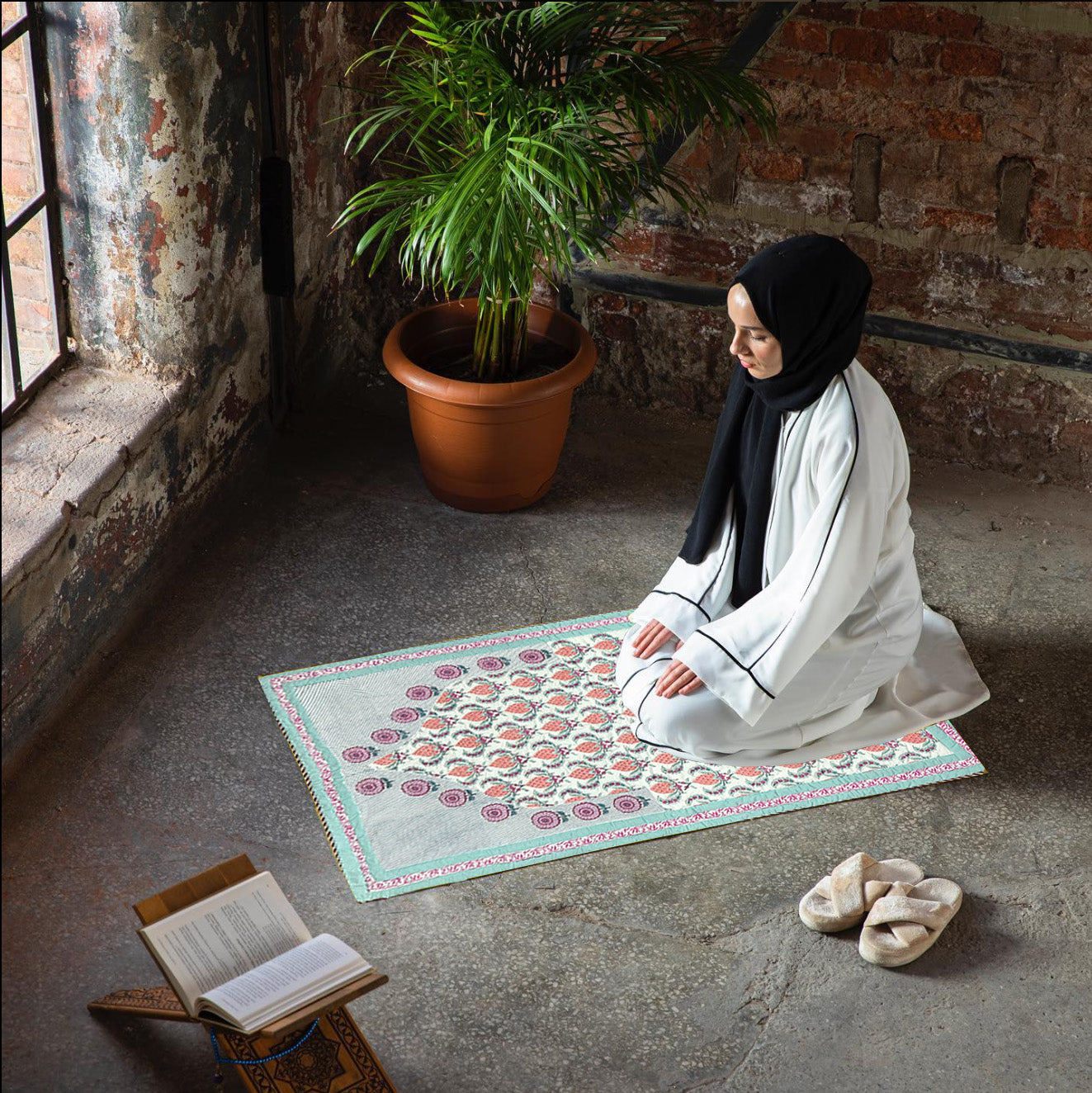 Noor E Rahat Gray Prayer Mat