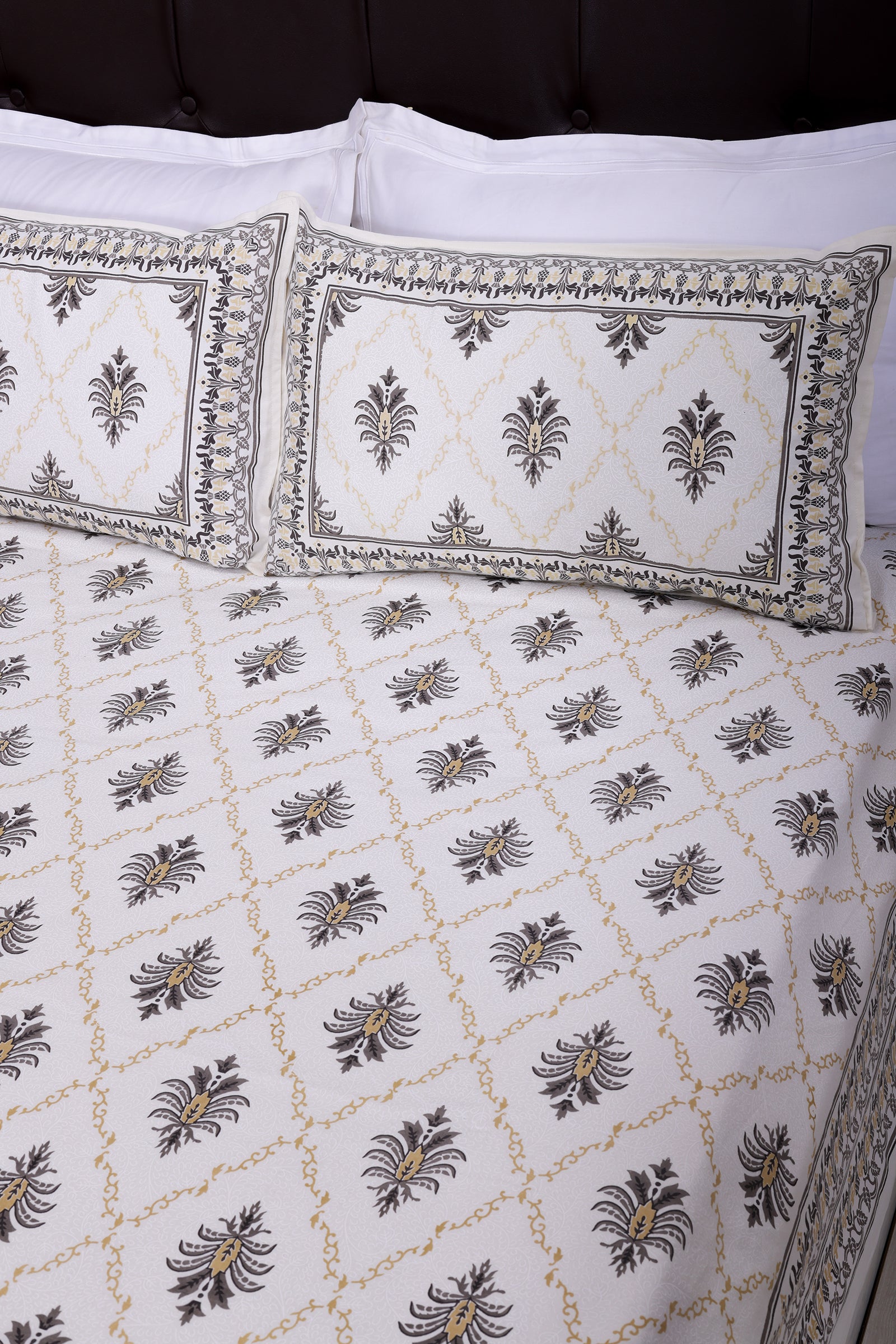 Pineapple Jaal Grey Cotton Bedsheet - shahenazindia