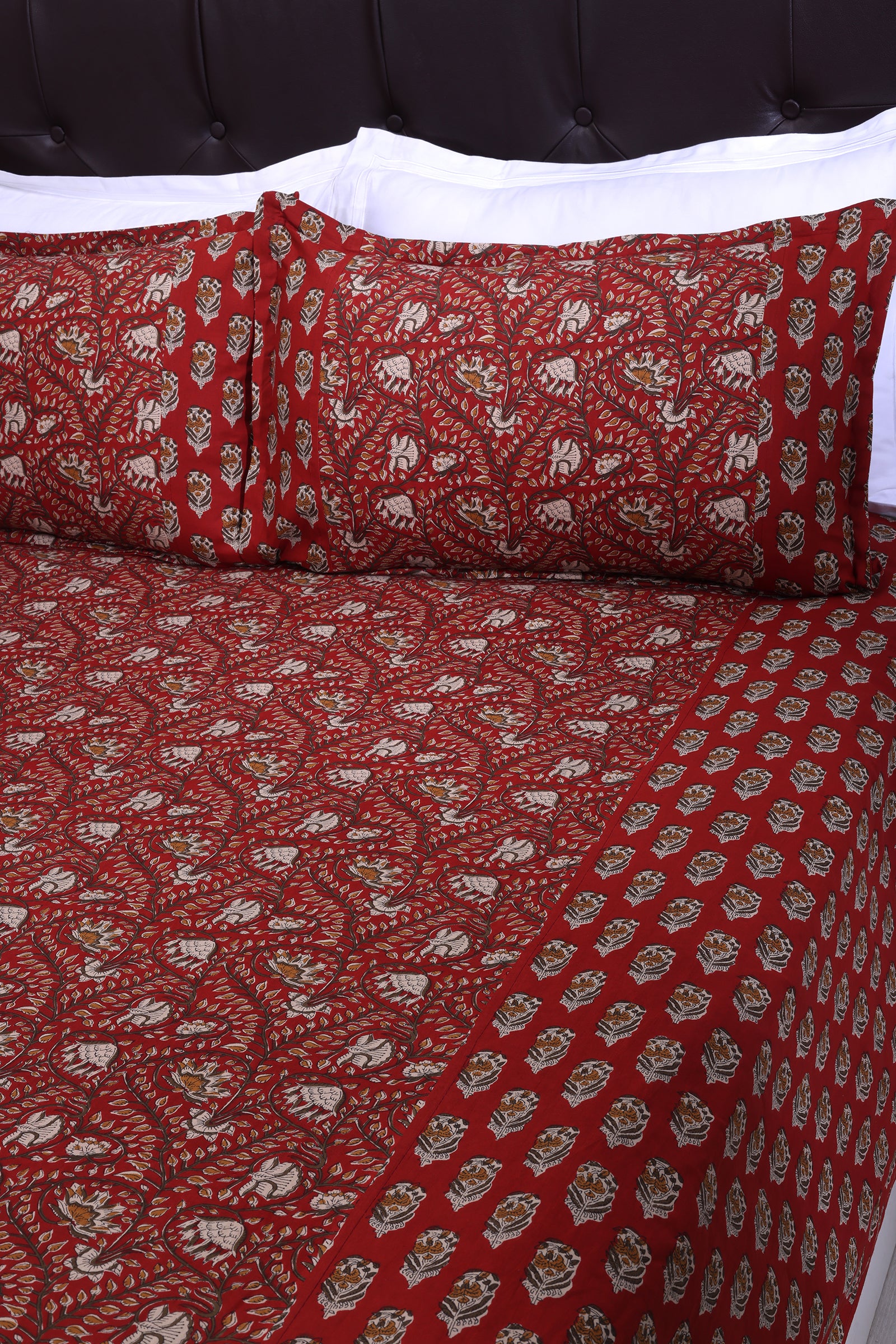 Rahat Azmina Jaal Red Cotton Bedsheet - shahenazindia