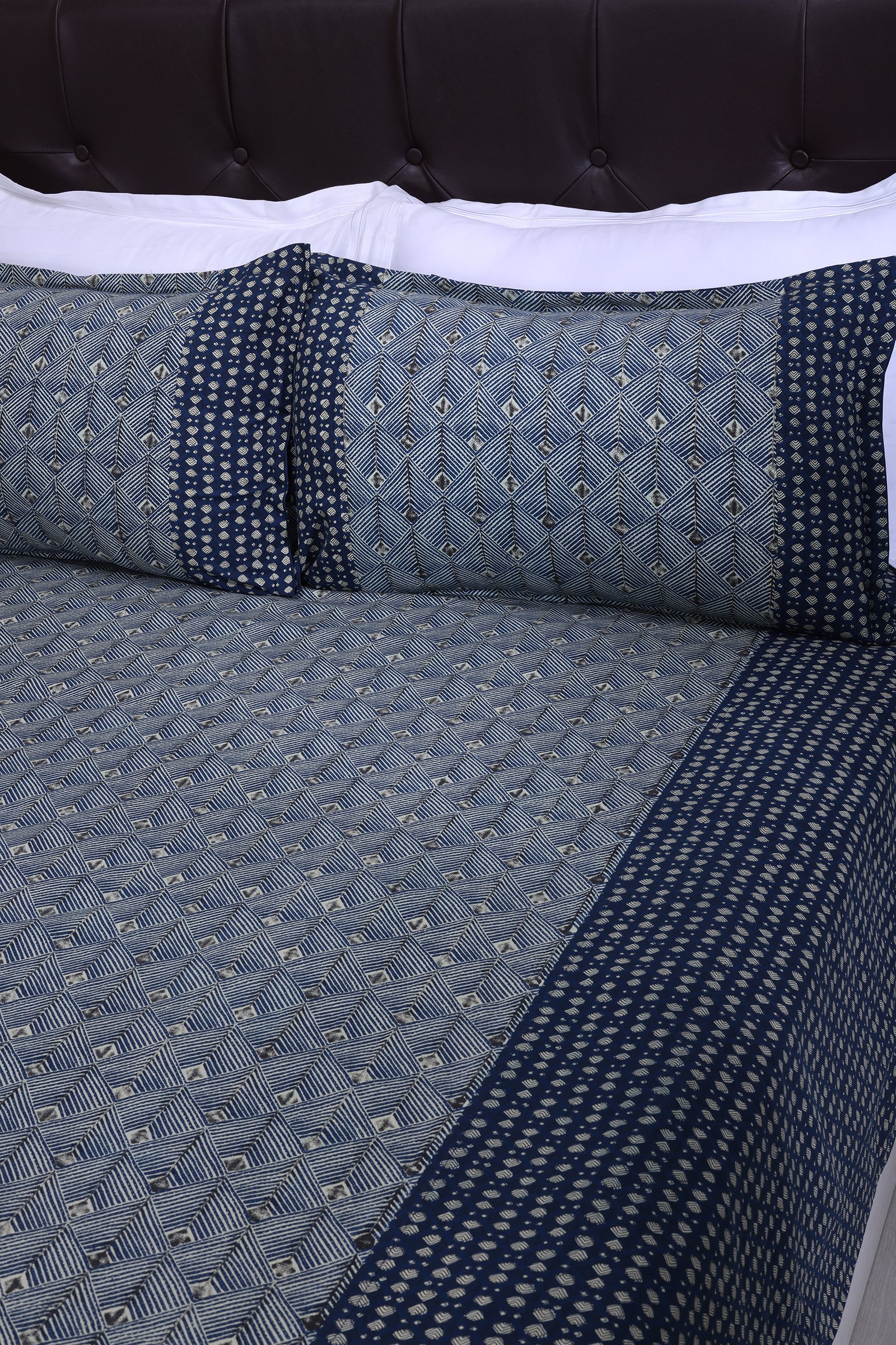 Rahat Geometric Blue Cotton Bedsheet - shahenazindia