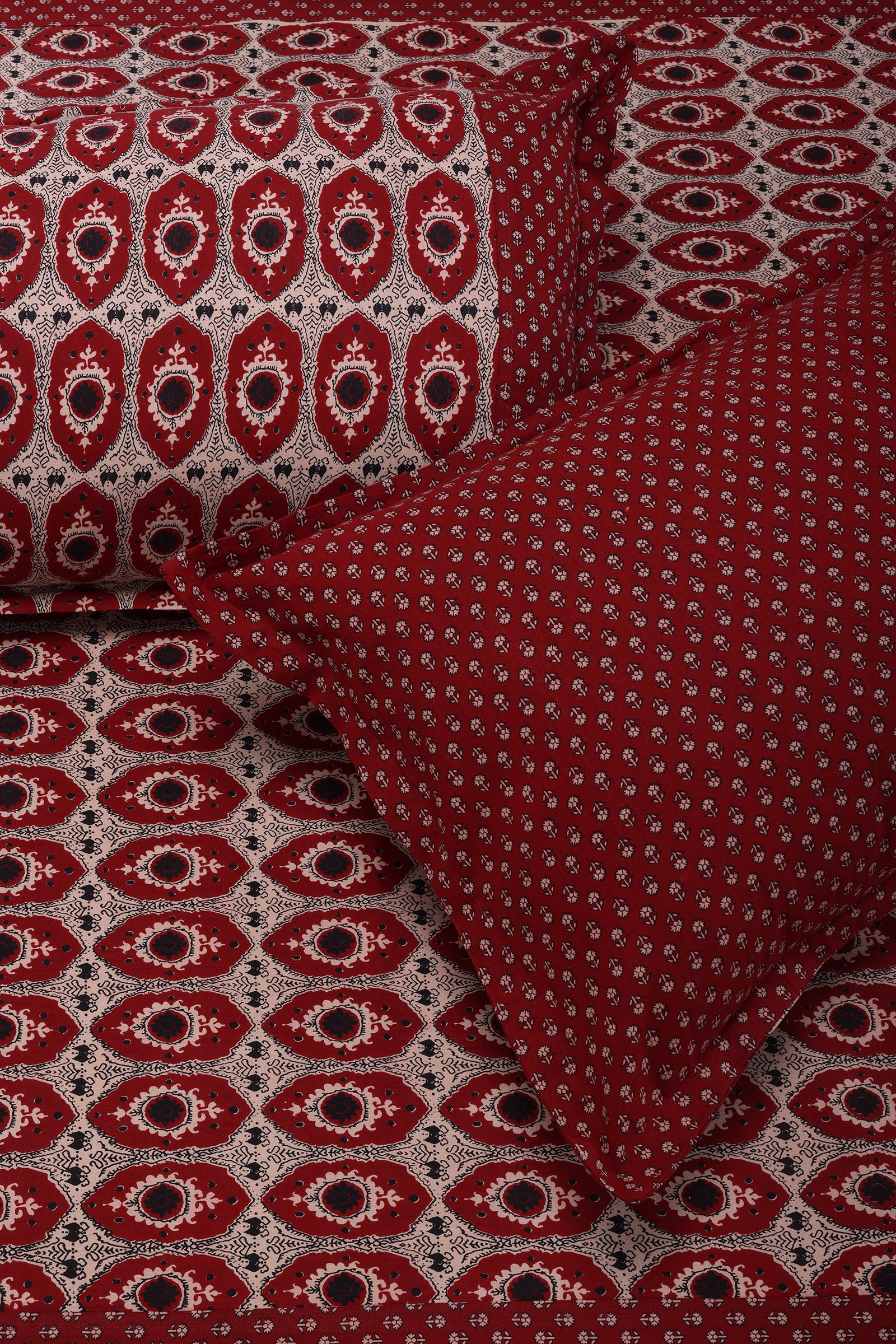 Rahat Pendant Red Cotton Bedsheet - shahenazindia