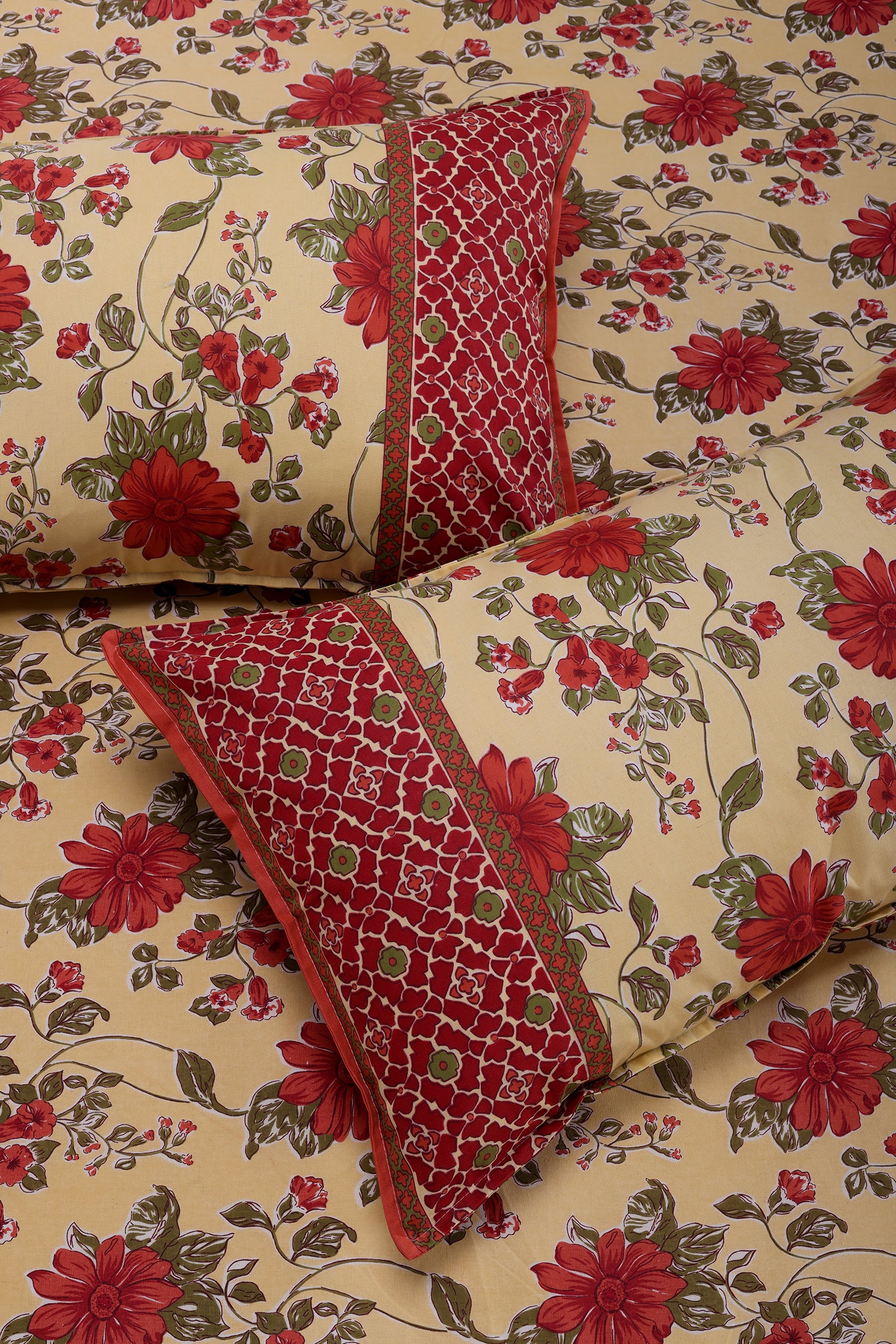 Suhana Lily Dreams Red Cotton Bedsheet - shahenazindia