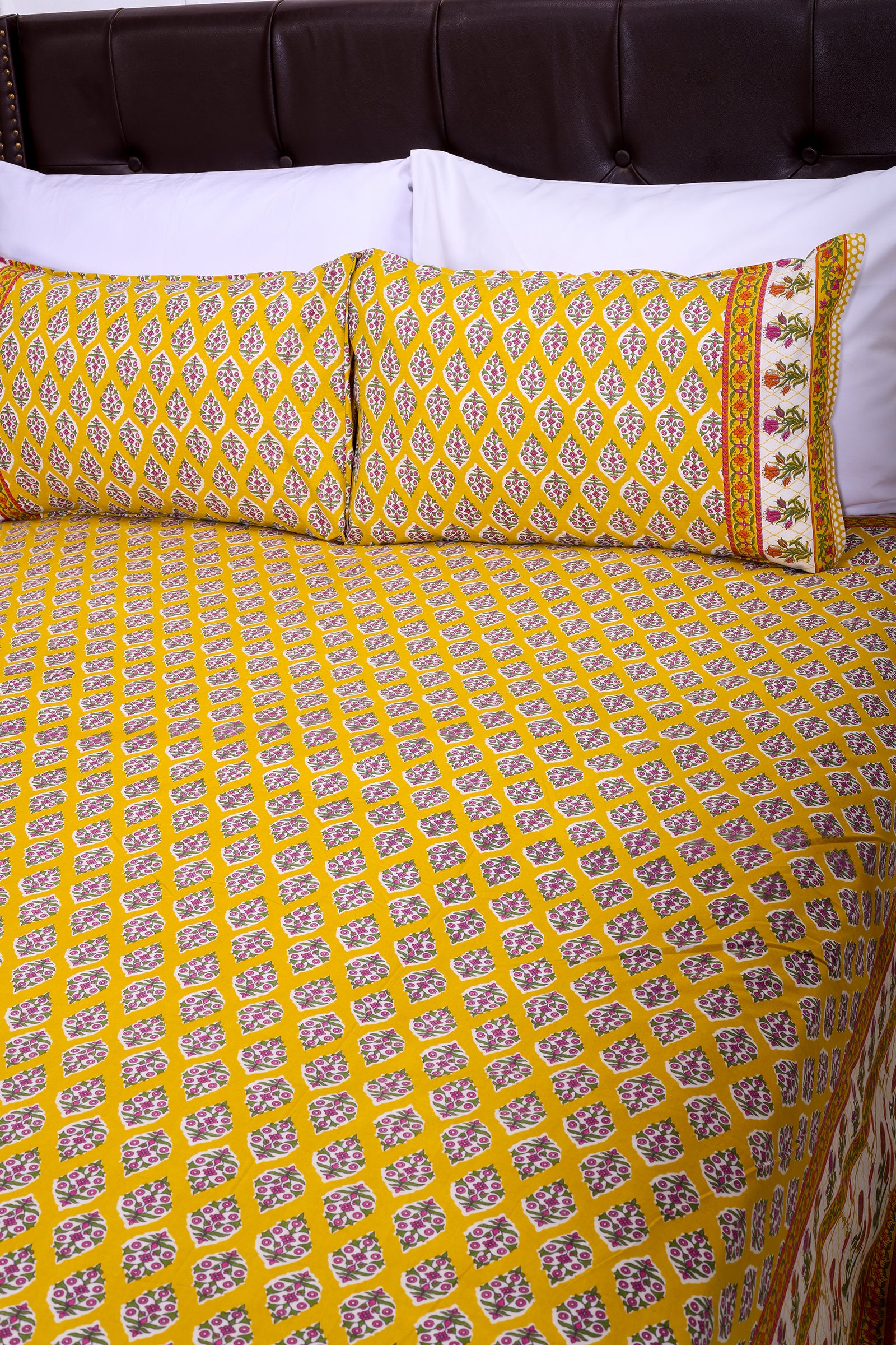 Vandevi Bootah Jaal Yellow Cotton Bedsheet