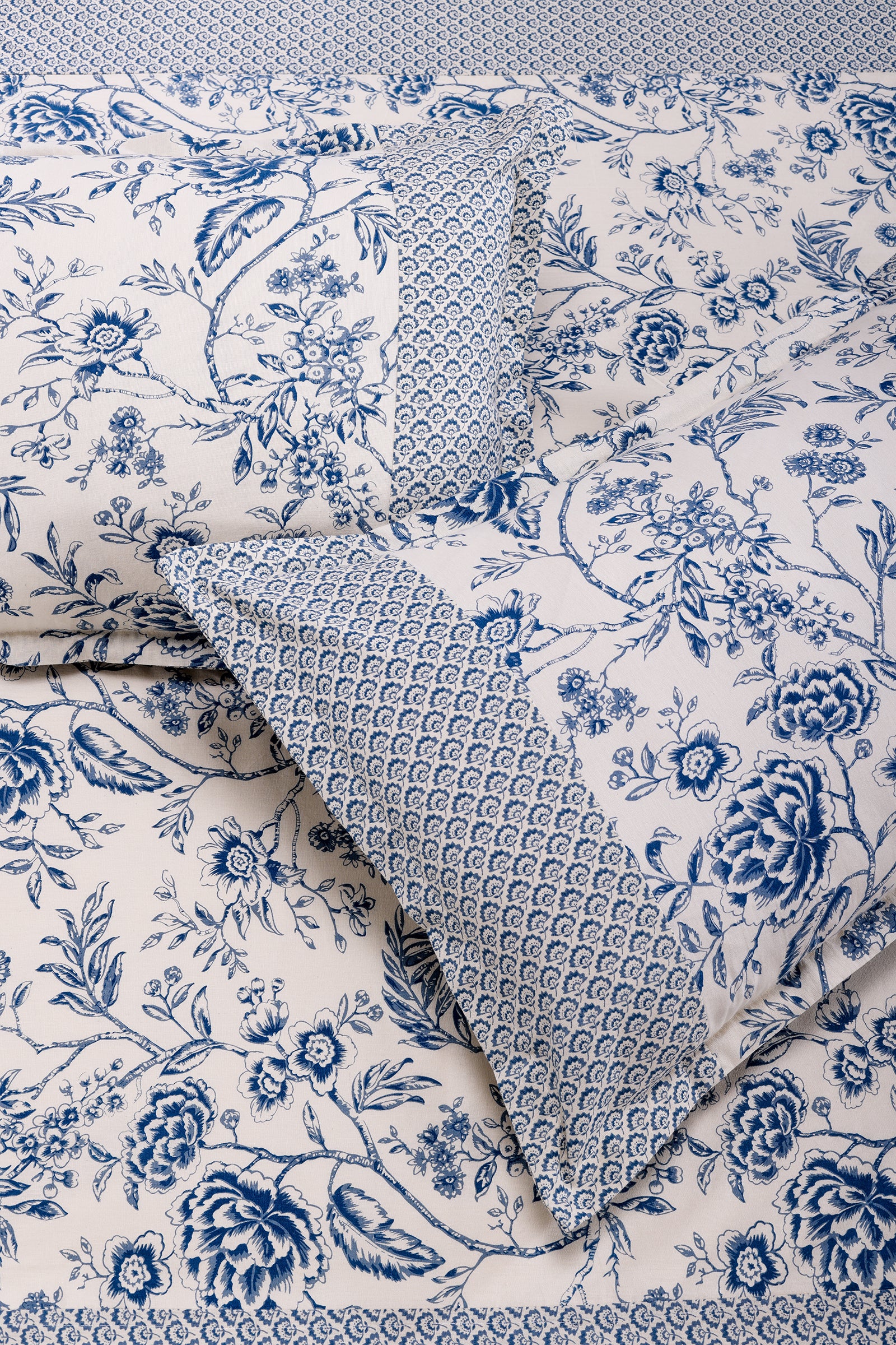 Vintage Damask Blue Cotton Bedsheet - shahenazindia