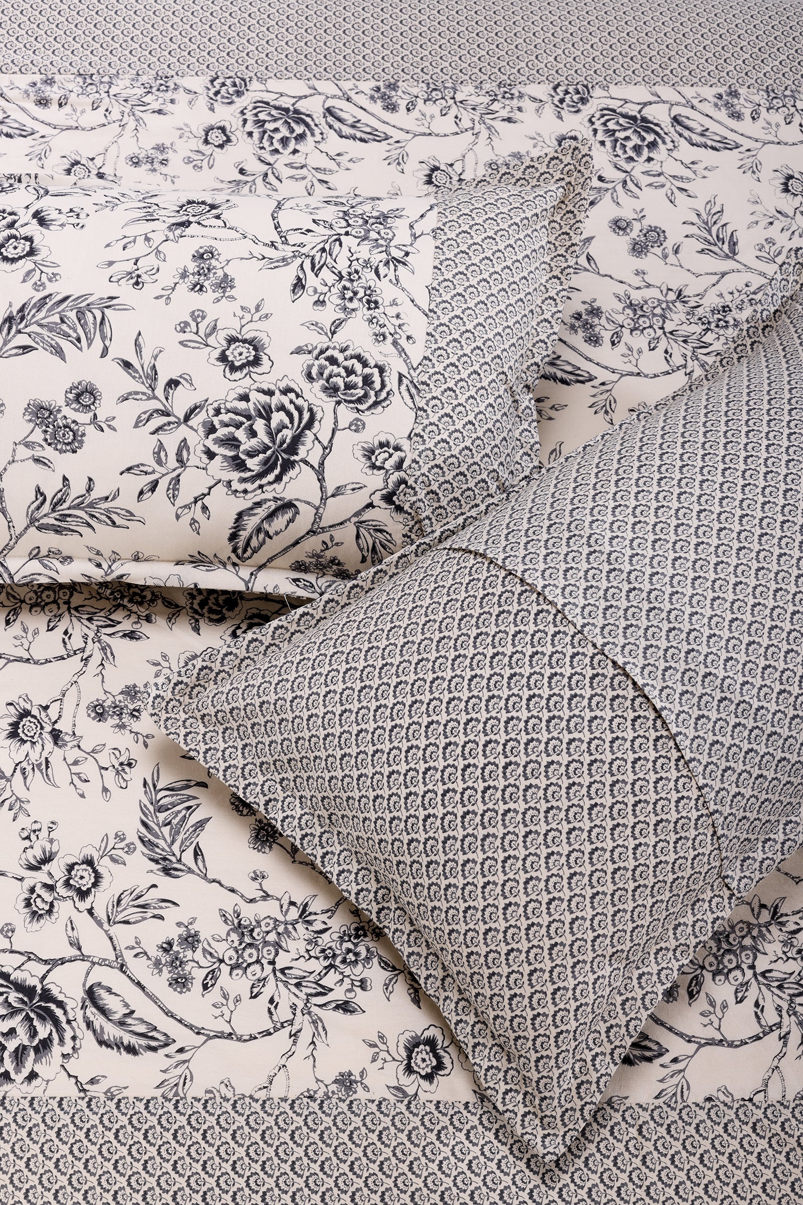 Vintage Damask Grey Cotton Bedsheet - shahenazindia