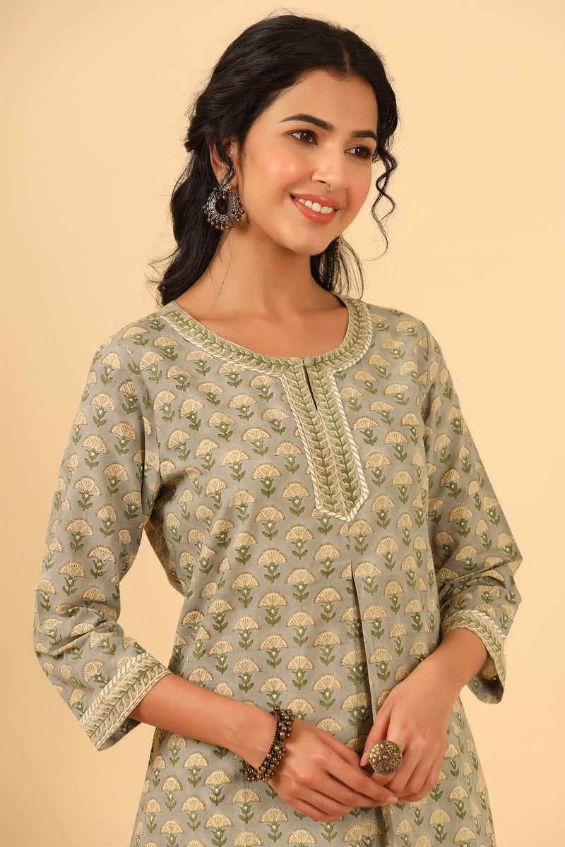 Hazira Rida Booti Straight Cotton Kurta